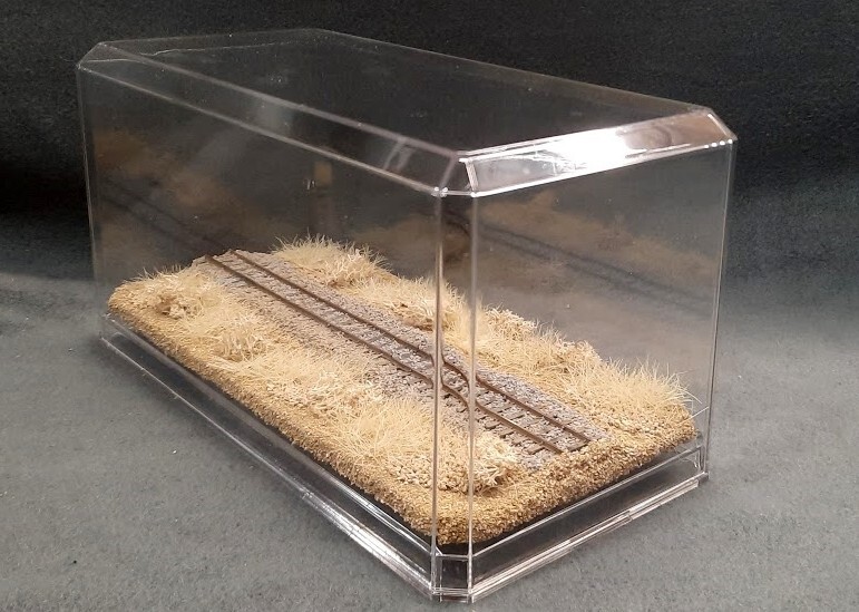 HOn3 SCALE 9″ SINGLE TRACK DISPLAY CASE – DESERT SCENE- FOR ANY HOn3 TRAINS