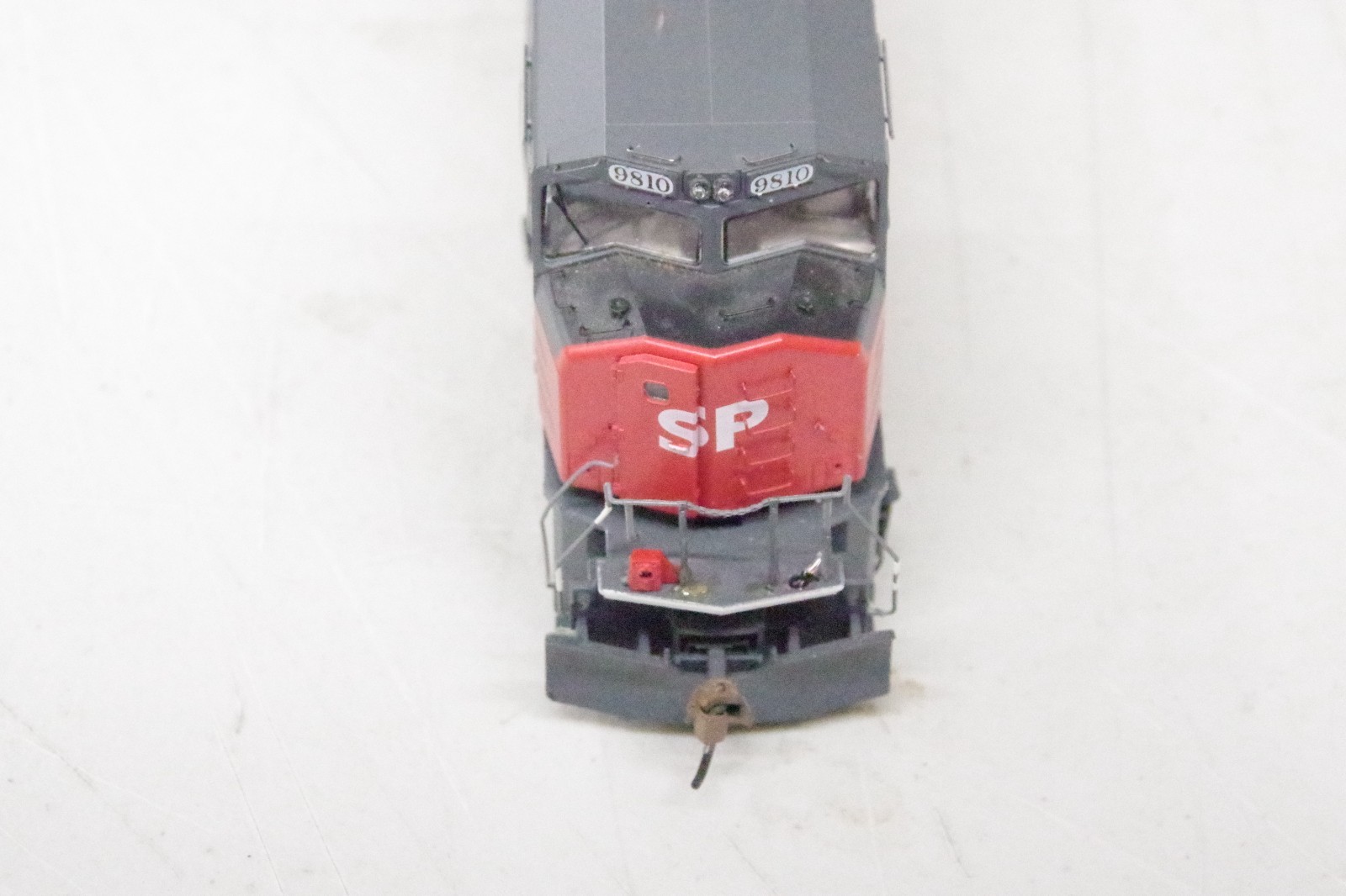 HO Athearn Genesis Southern Pacific SD70M Diesel Locomotive #9810 DCC Ready