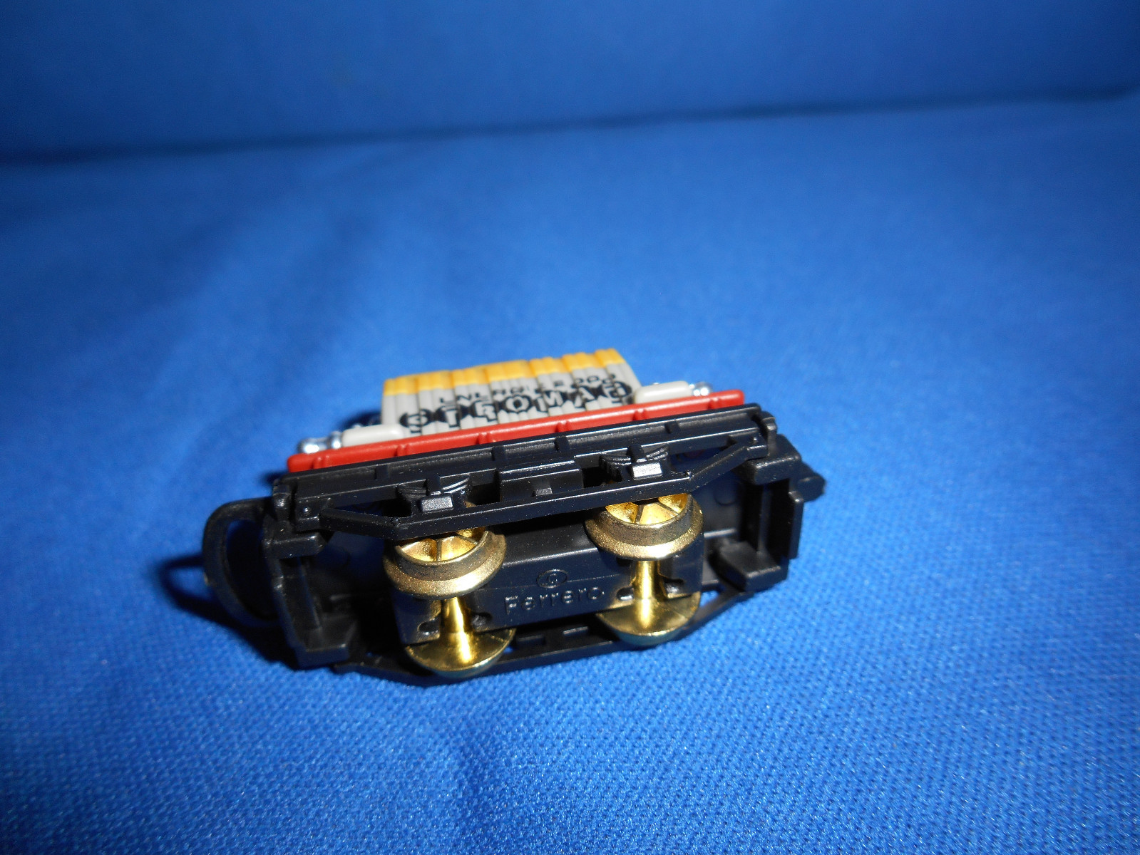 FREIGHT Rail TRAIN w/ TRANSFORMER Wagon CAR Plastic Kinder Surprise Egg N Scale