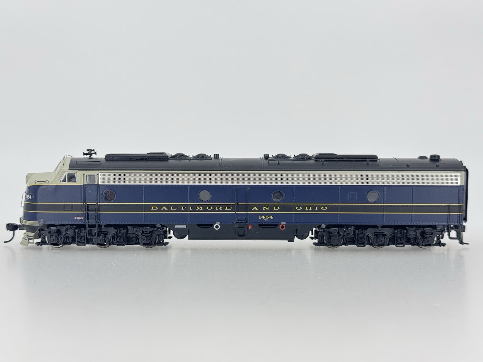HO Walthers Proto Baltimore & Ohio EMD E9A Powered Diesel Locomotive B&O #1454