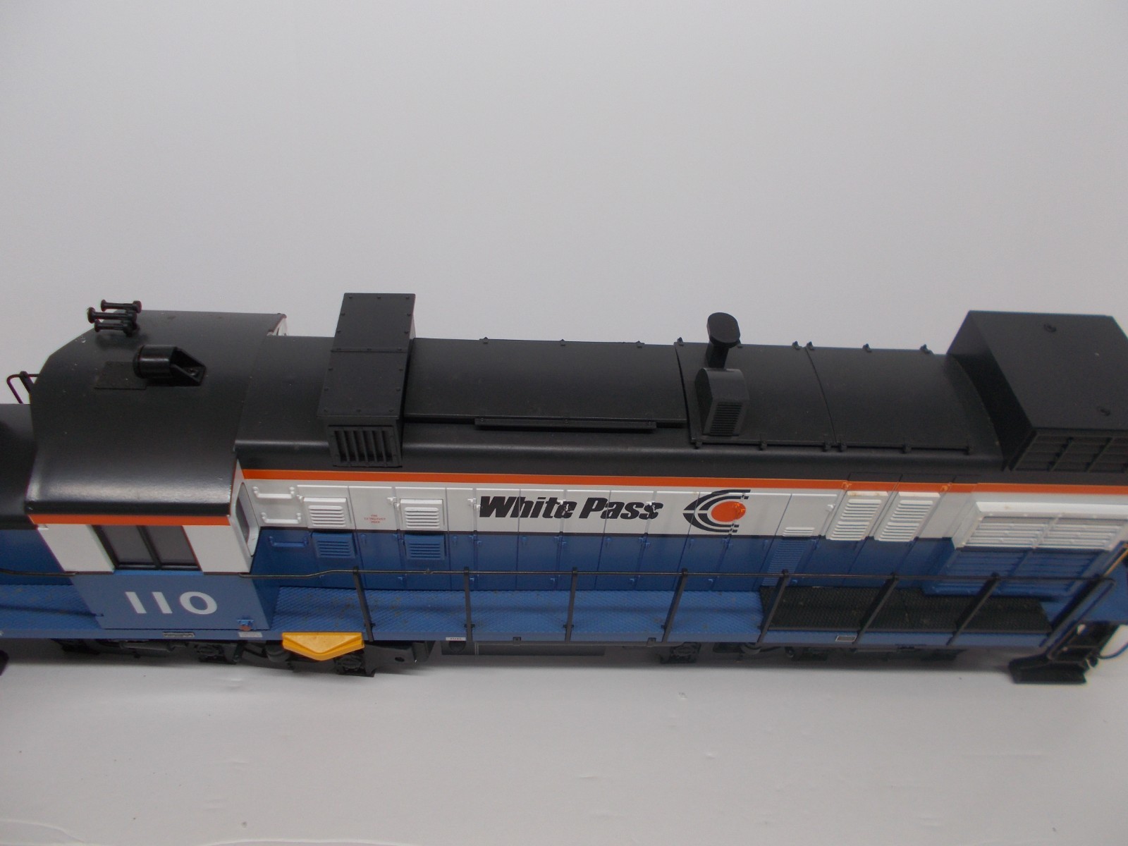 L G B # 2055 ~ WHITE PASS DIESEL LOCOMOTIVE # 110 ~ RUNS FINE ~ G SCALE