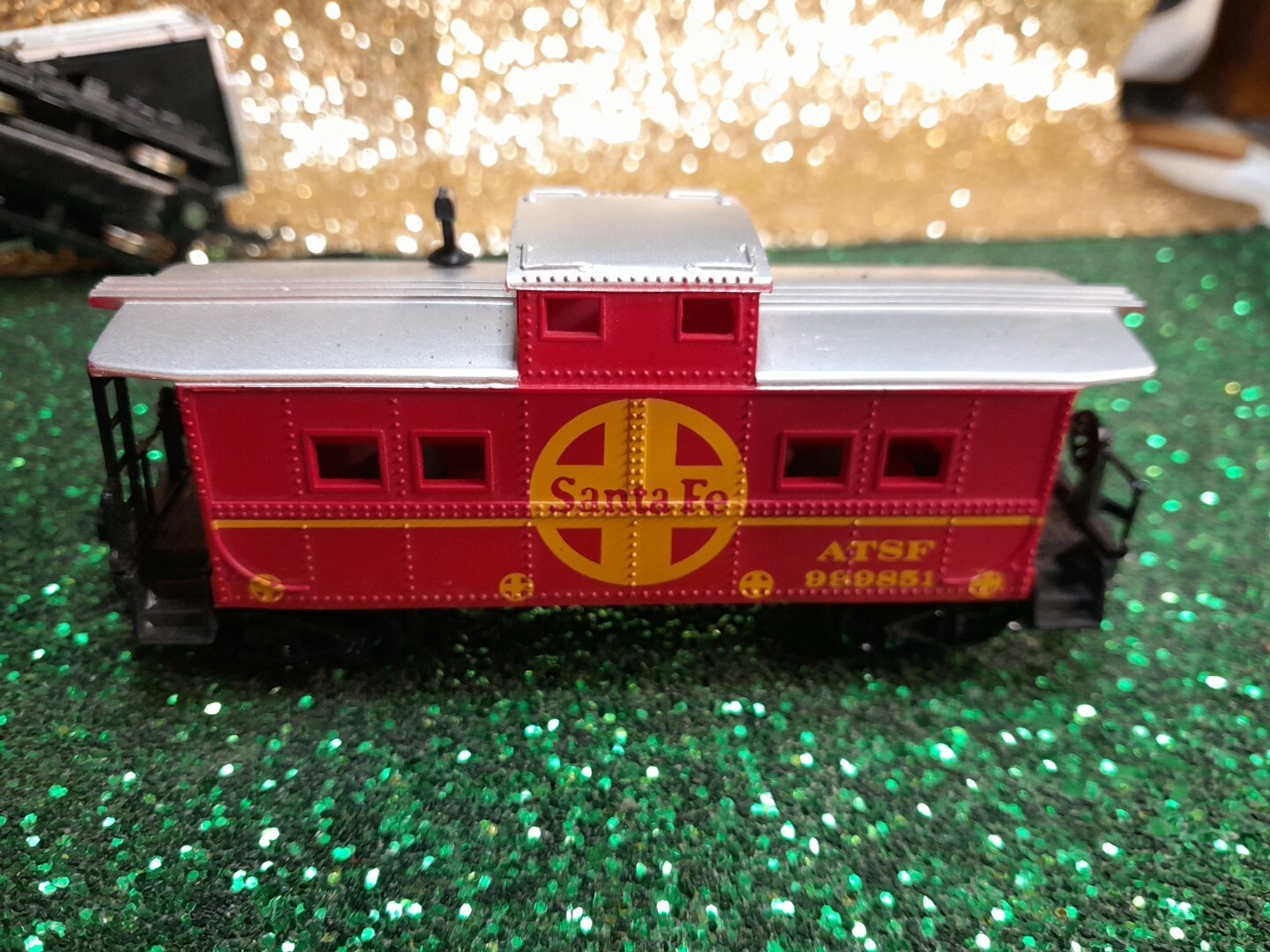 Ahm Santa Fe Locomotive Life -Like Caboose Combo See Description.