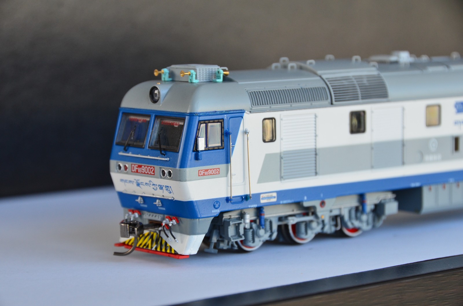 ZC18 China Railway Tibet DF8B 9002 Diesel Engine RARE