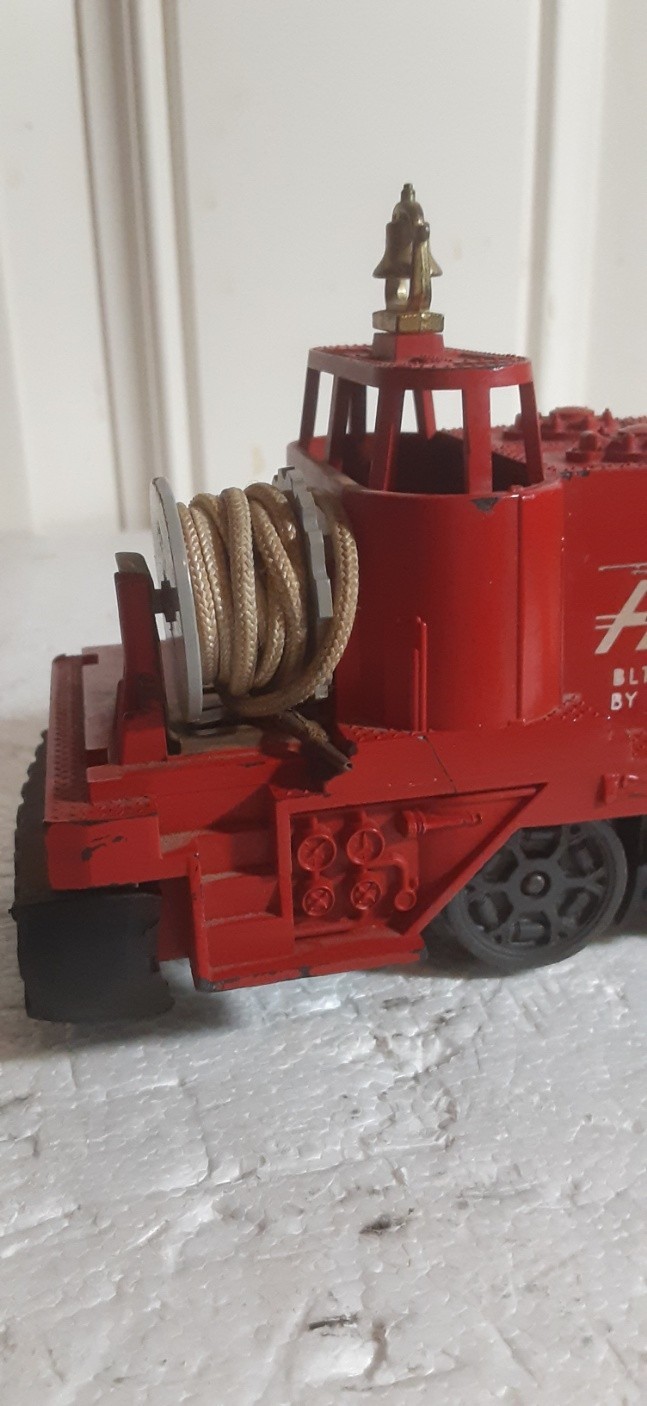 Lionel post war#52 FIRE CAR-runs forward&reverse(see description)
