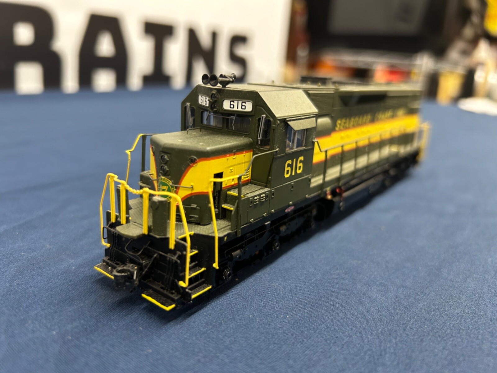 Atlas HO Seaboard Air Line #616 SDP-35 Diesel Engine DC NO BOX