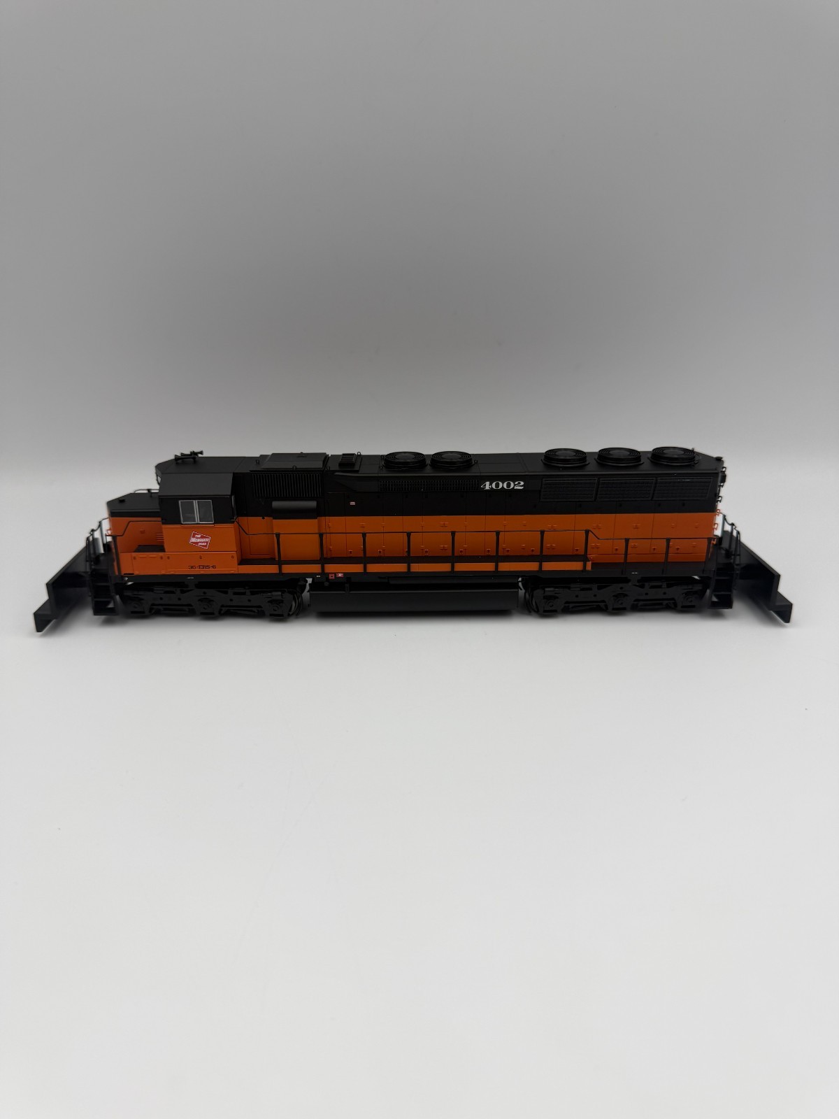 HO Proto 2000 #433-30730 SD45 Milwaukee Road #4002 DCC Ready. TRO, IOB.