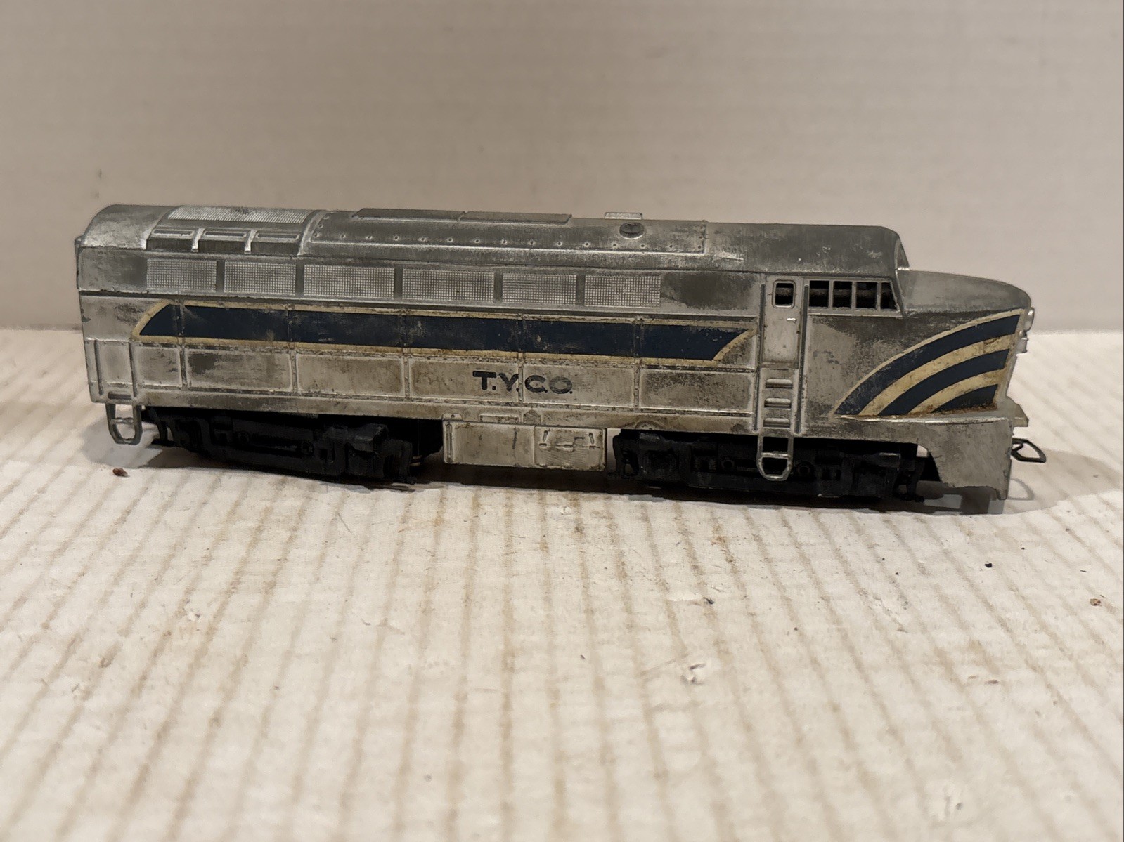 Vintage 1958 T.Y.C.O Streamliner Train Engine Aluminum HO Scale Untested