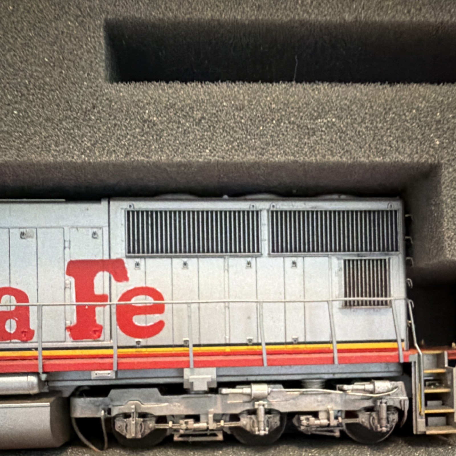 Athearn Genesis HO EMD SD75M Santa Fe Diesel Locomotive Analog DC G6137