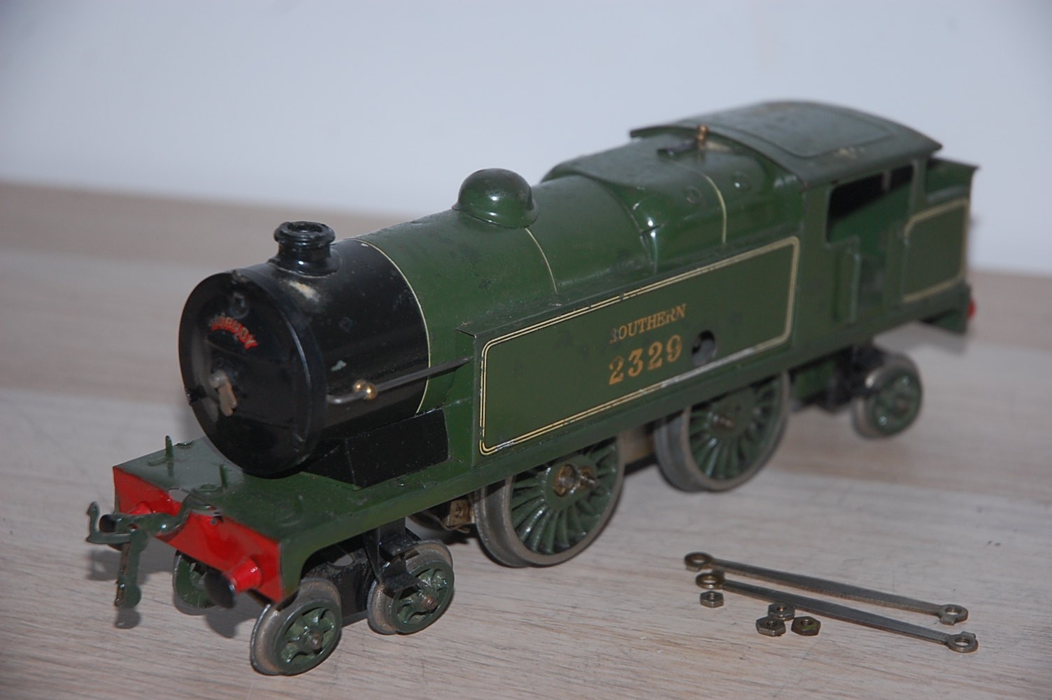 HORNBY O GAUGE CLOCKWORK No 2 SPECIAL TANK LOCOMOTIVE IN GREEN S R LIVERY