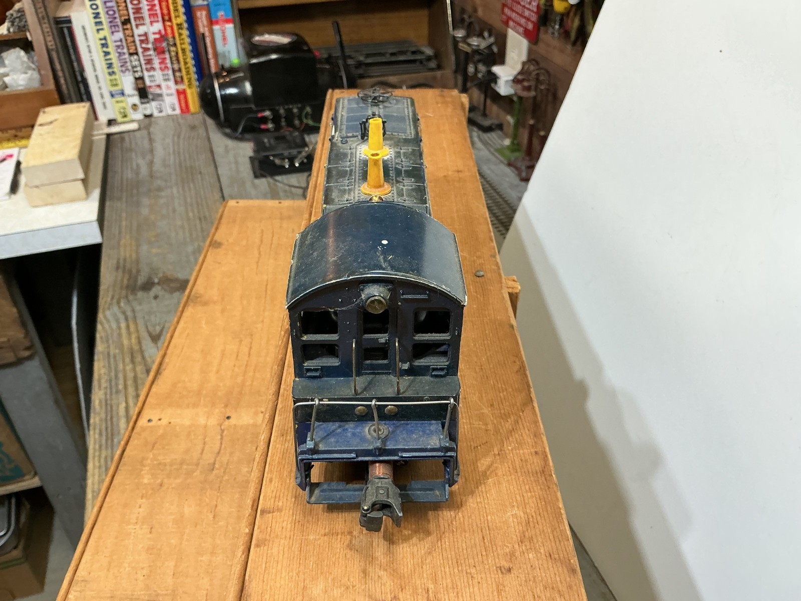 Lionel Trains O Gauge 624 Chesapeake & Ohio NW-2 Diesel Switcher Locomotive RUNS