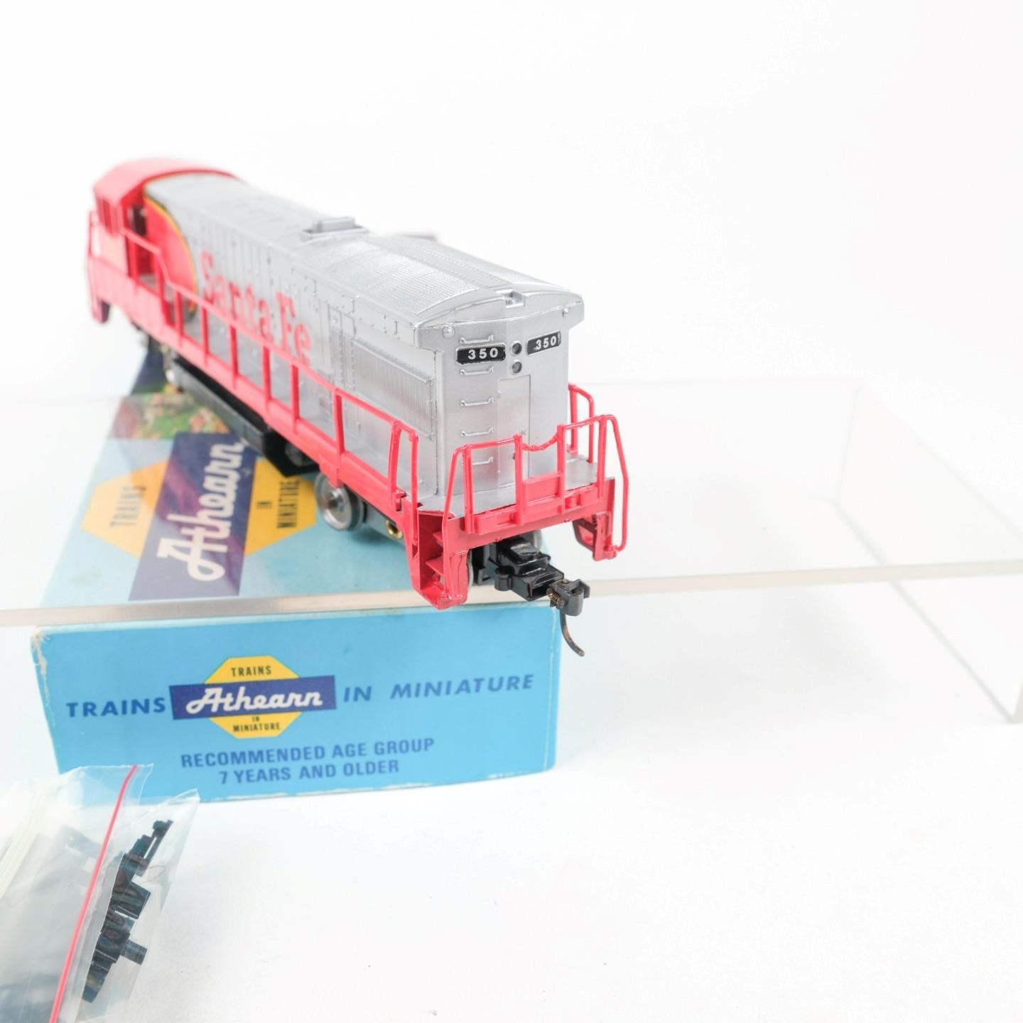 Bachmann HO Scale Santa Fe ATSF #350 U36B Diesel Locomotive Athearn Motor