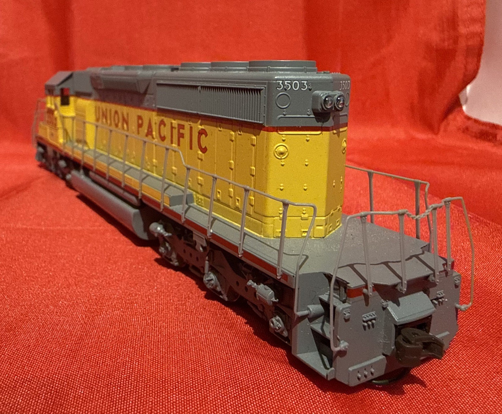 HO Athearn Union Pacific #3503 Diesel Locomotive Runs Strong