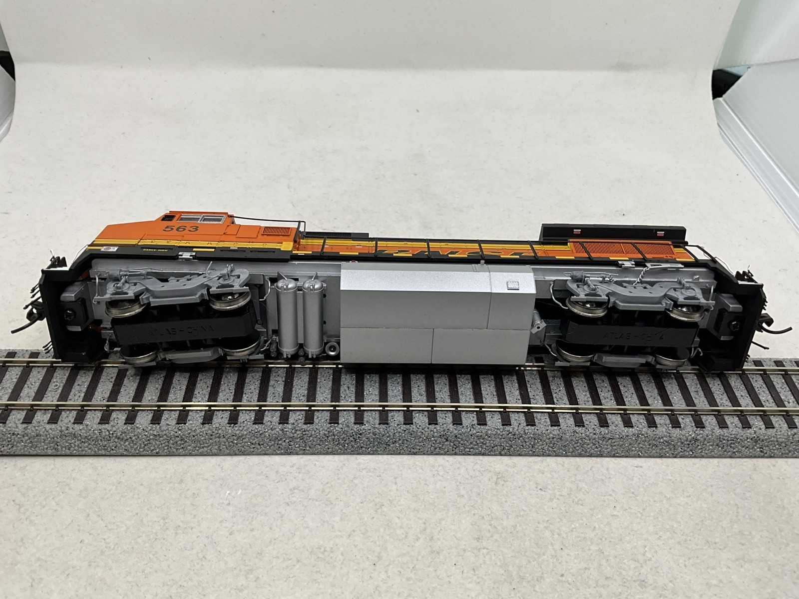 Atlas Master Gold HO Scale BNSF Dash 8-40BW w/ DCC/DC/QSI Sound #563 #9871