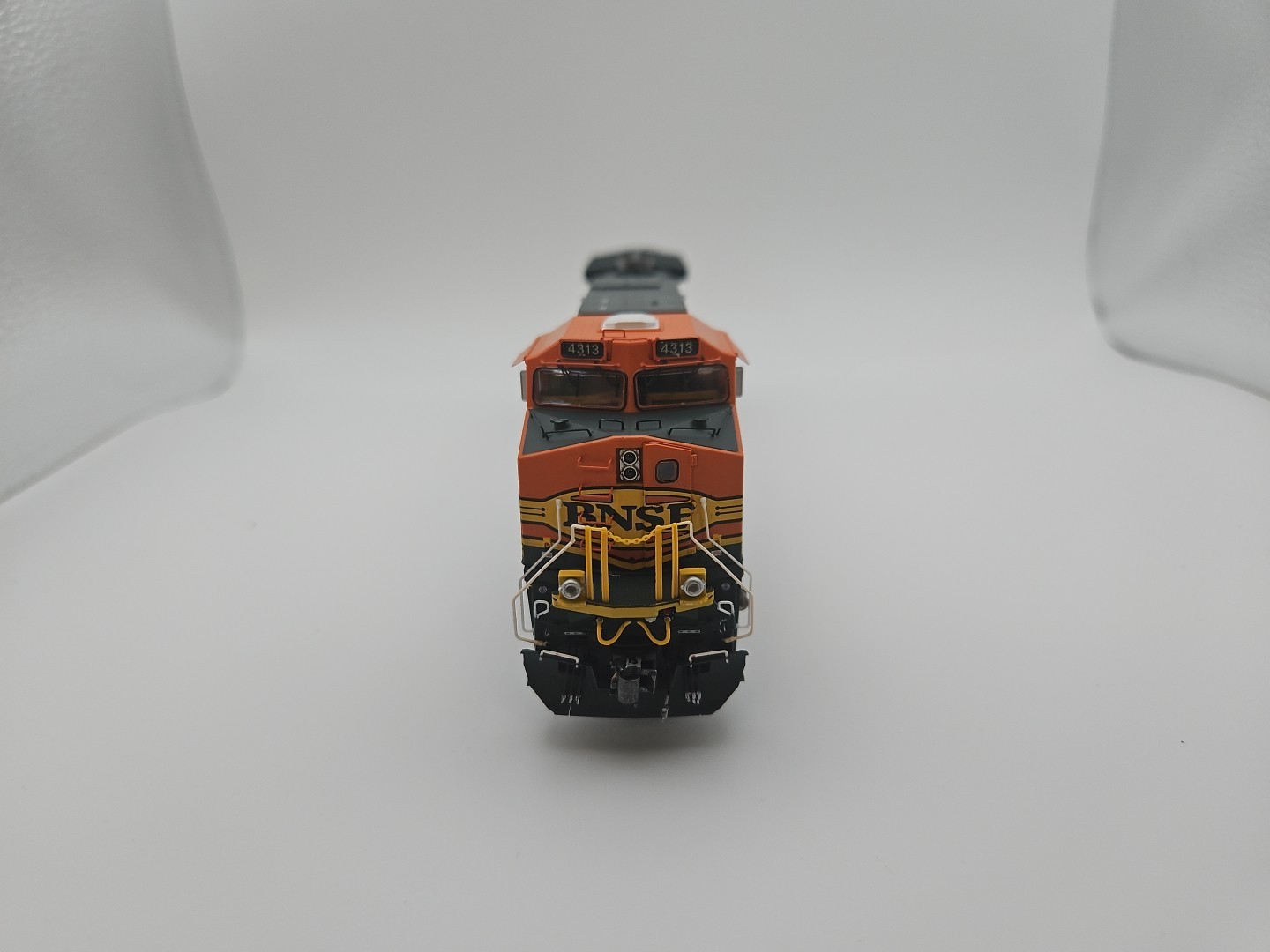 Scaletrains BNSF Railway C44-9W Heritage II Custom Weathered #4313 SXT31316