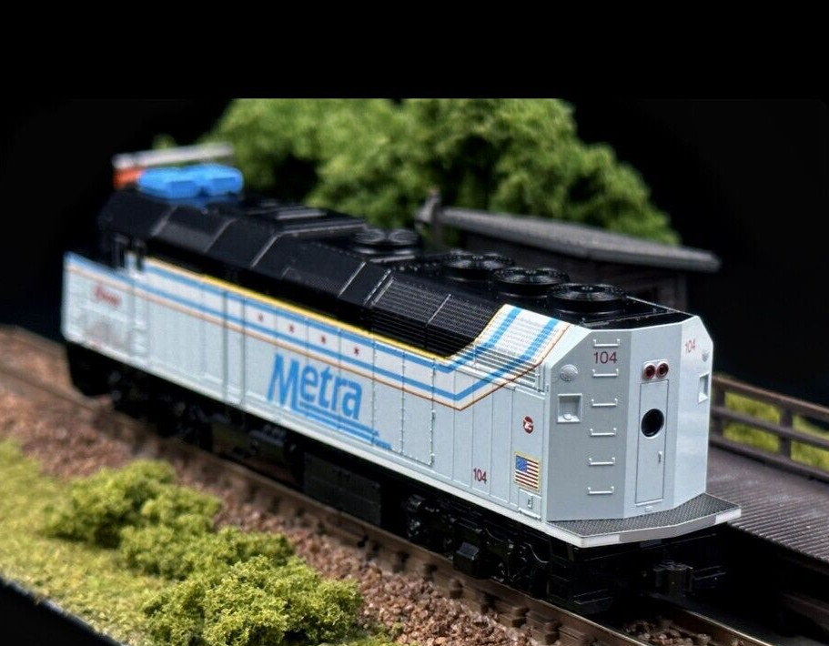 KATO N gauge 176-CHICAGO F40PH Chicago Metra #104 City of Chicago Special Paint