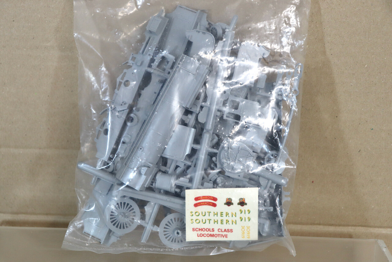 DAPOL C-35 KITMASTER OO GAUGE SOUTHERN BR 4-4-0 SCHOOLS CLASS LOCO HARROW nz