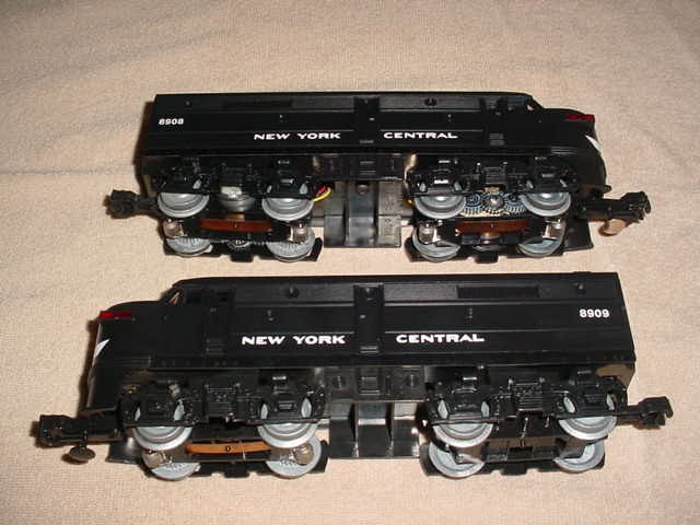 Lionel NEW YORK CENTRAL # 8909 + #8908 A Alco Diesel Engine & Non-Powered 0-027