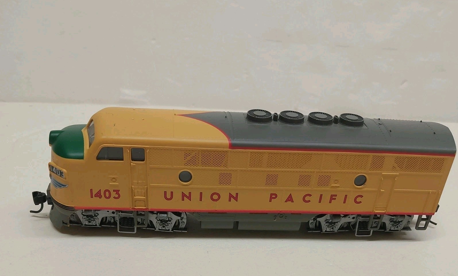 Life-Like Proto 1000 F3A Diesel Union Pacific. HO DC Diesel Locomotive