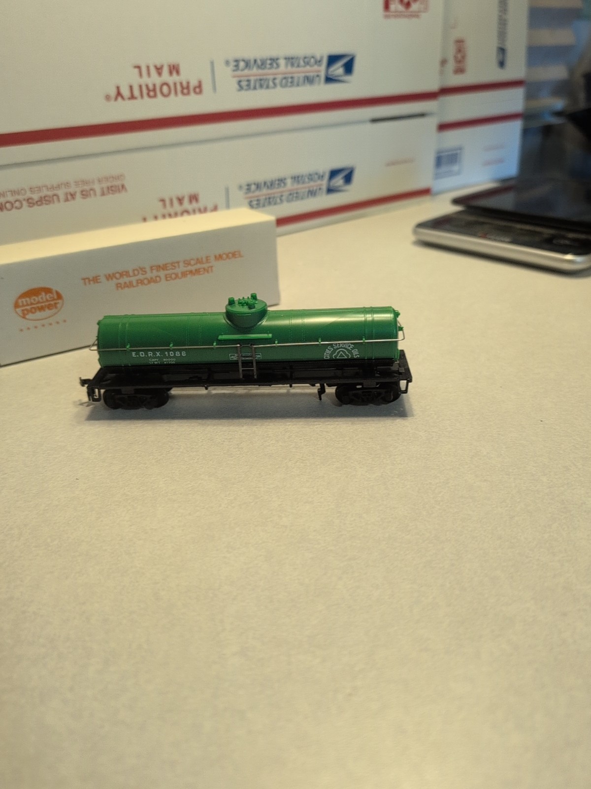 Vintage Model Power~Santa Fe Tank Car Cities Service Train Car~8032~HO Scale~NIB