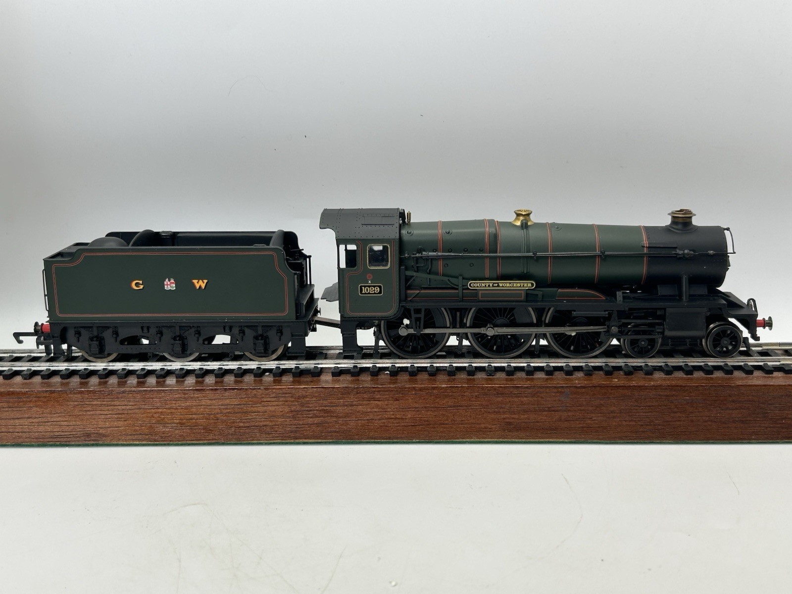 OO Hornby R2085 GWR ‘County Of Worchester’ 4-6-0 Steam Locomotive – (VG BOXED)