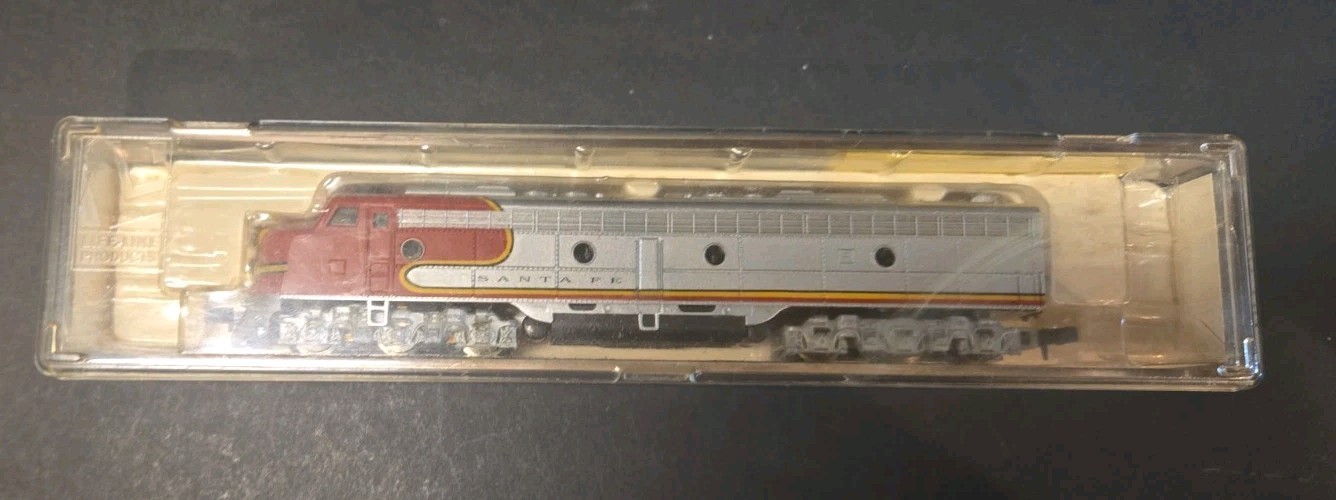 Life-Like Santa Fe E8 Locomotive 7158 AT&SF Broken Footrails! See Details!