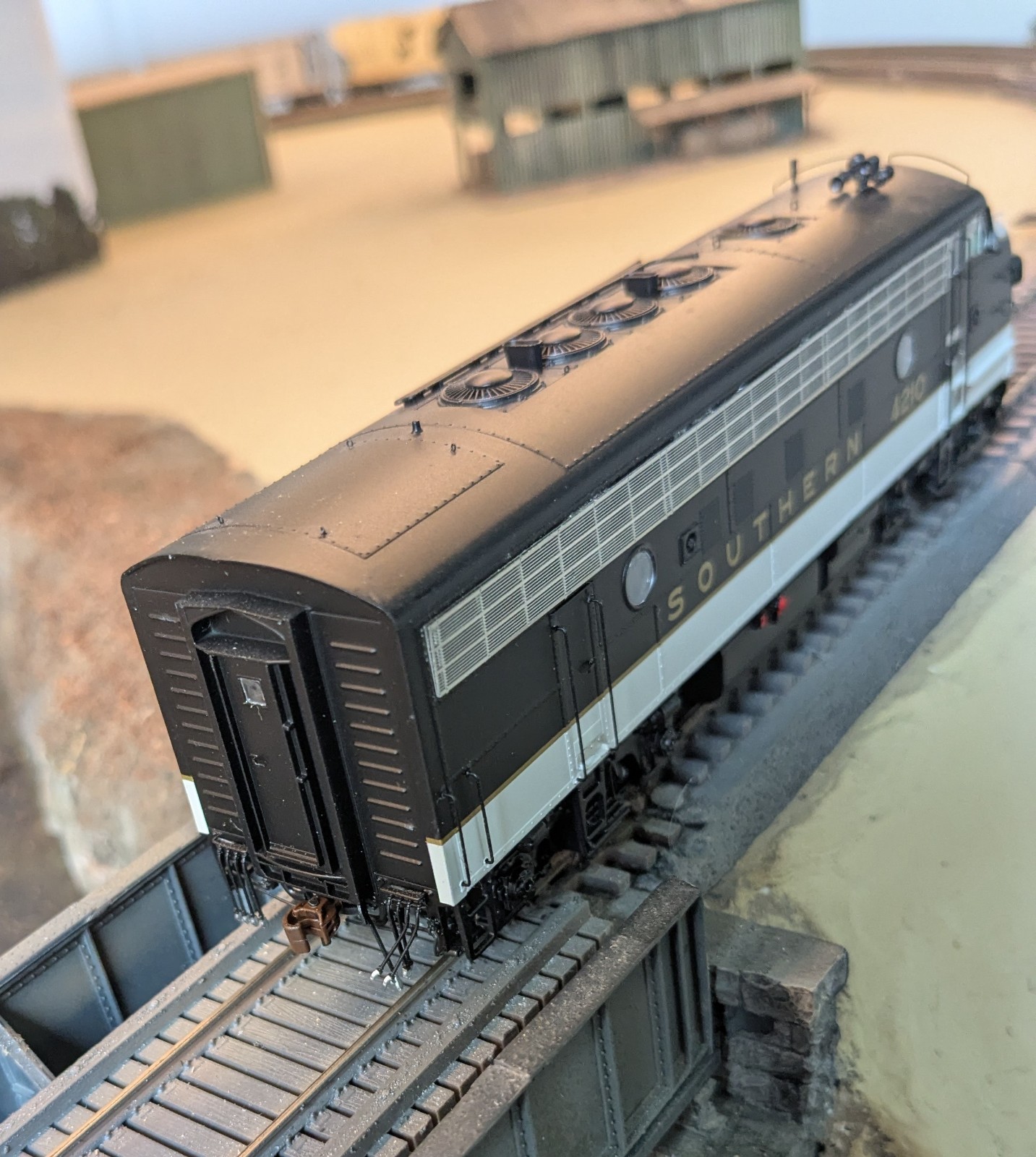 Athearn Genesis – Southern F-7A Freight With Sound NIB