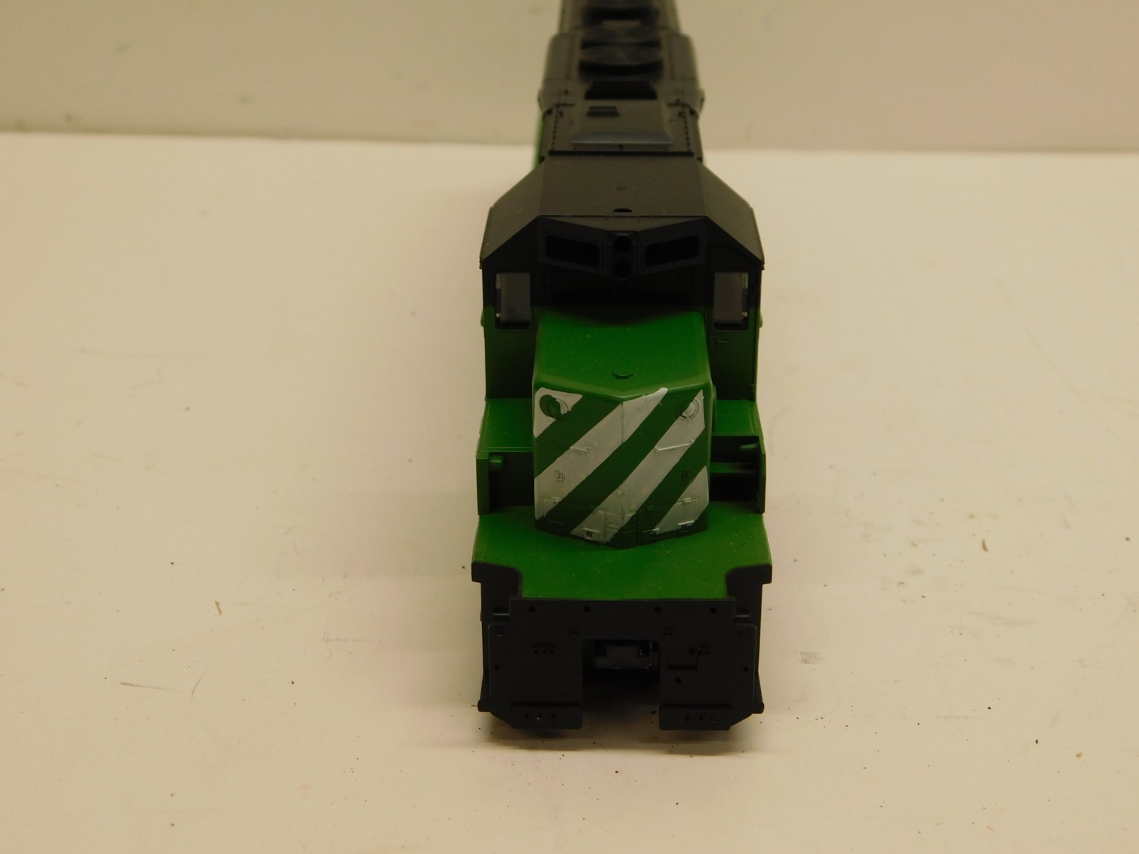 Athearn Blue Box Burlington Northern SD40-2 Diesel Engine #6784-Unpowered Dummy