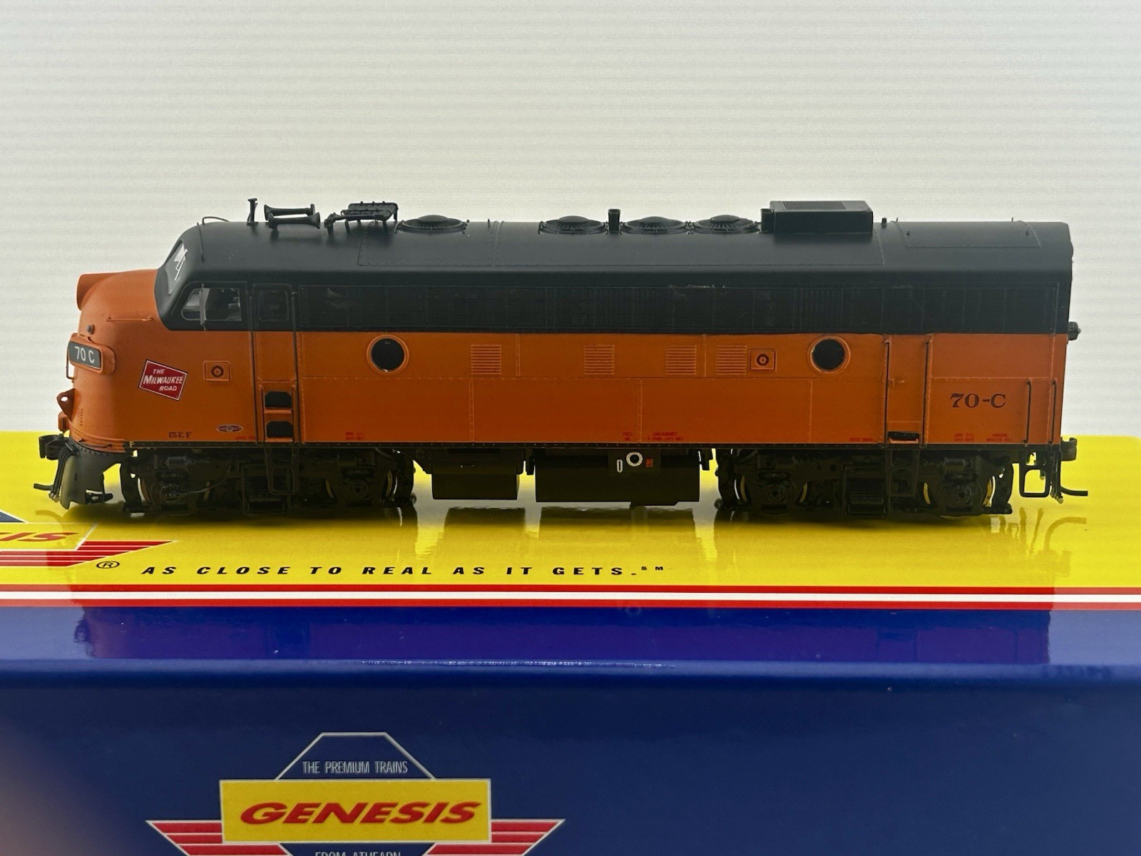 Athearn Genesis HO Milwaukee Road G22204 F-7A/F-7B Set Freight Locomotive