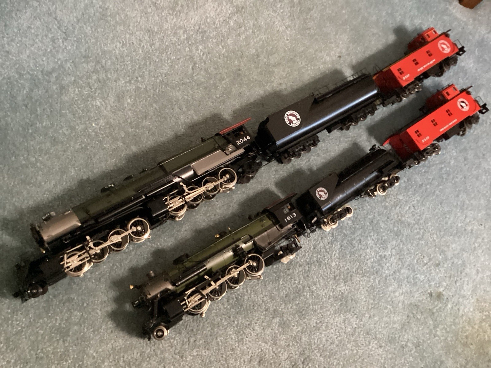 O Scale 3 Rail GN Locomotives, 13 Kit Built 50′ Freight Cars & 2 Caboosesu