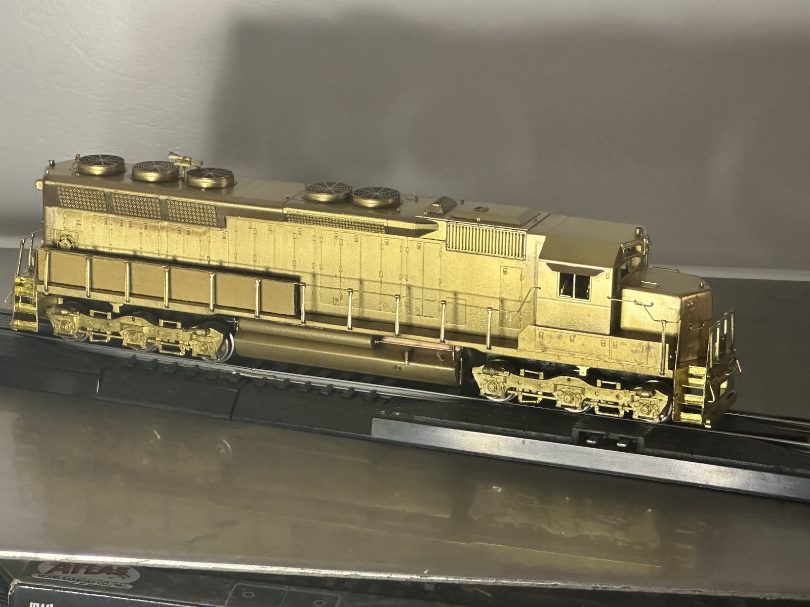 HO Brass KMT Japan EMD SD45 Diesel Locomotive –Unpainted-Runs-The Train Shop Box