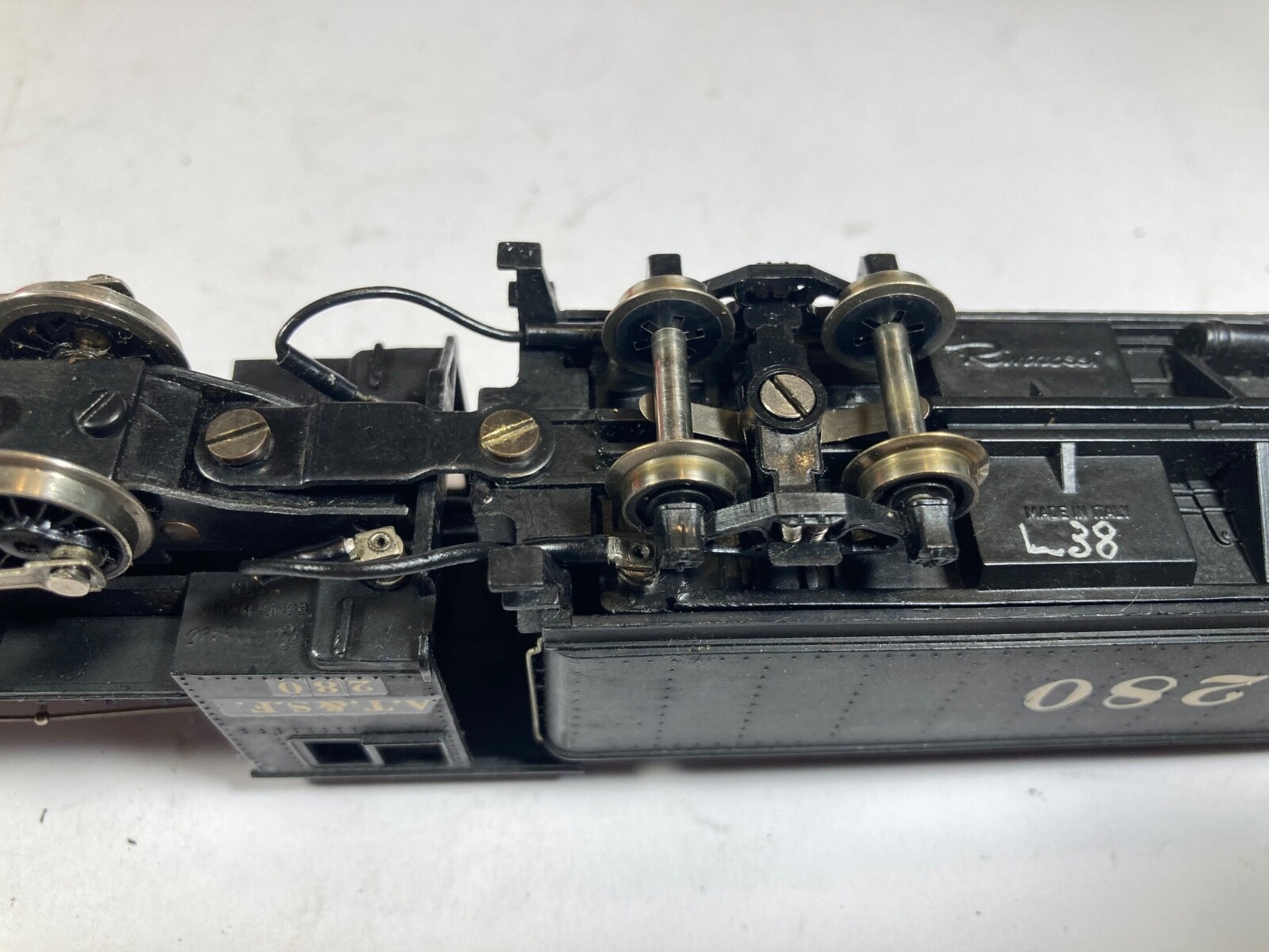 Rivarossi HO L280/R Steam Locomotive with Tender – 2-8-0 – Early Model 1952