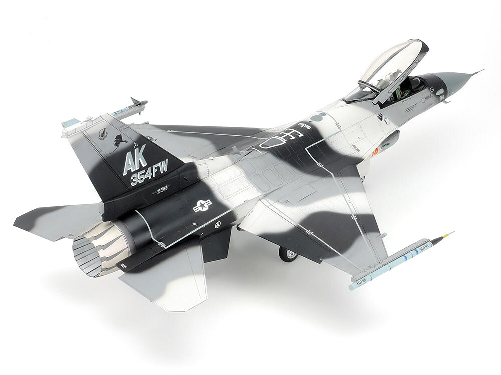 Tamiya 1/48 F-16 C/N Agressor/Adversary Kit #61106
