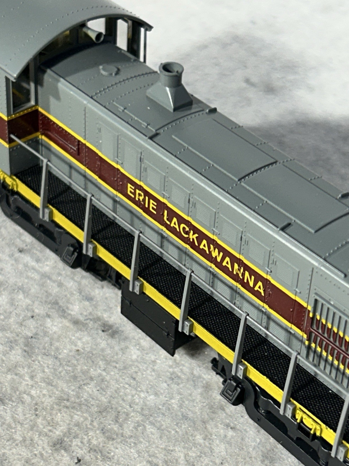 Cool Atlas/KATO Erie Lackawanna S-4 Switcher Loco HO