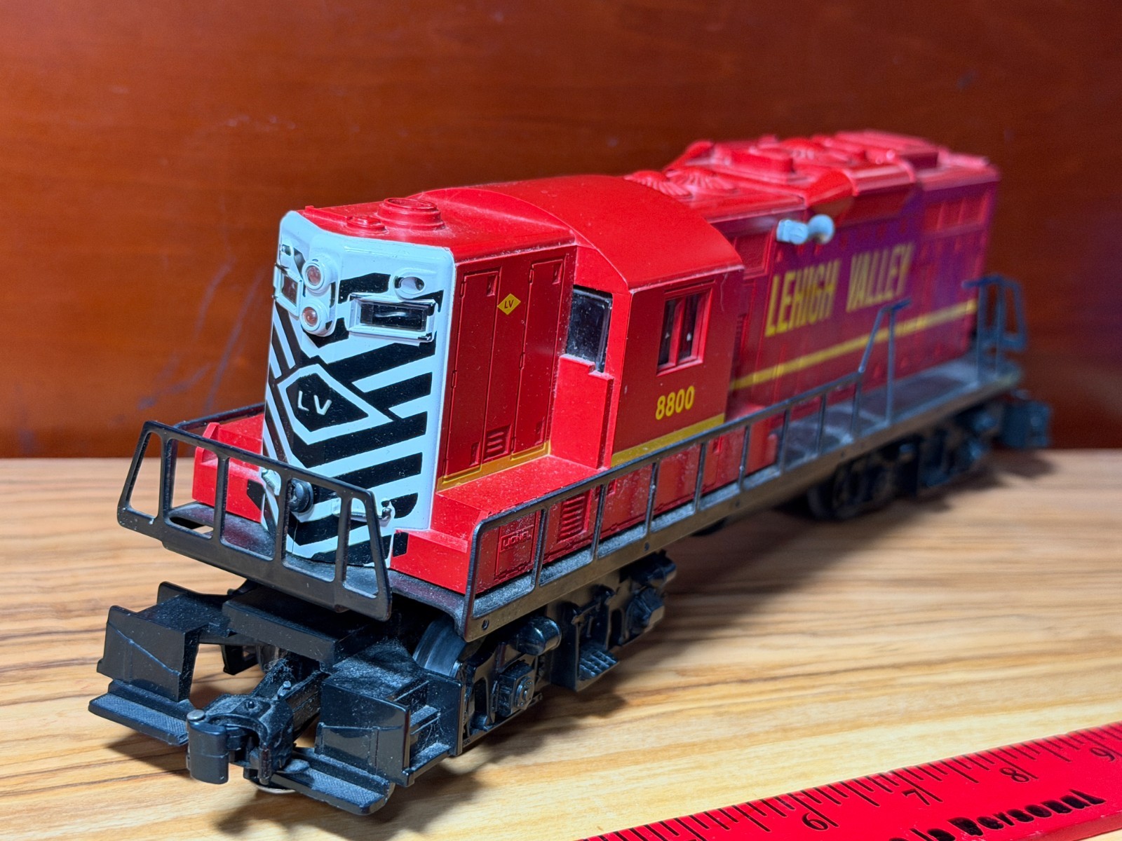 Lionel Locomotive #8800 Lehigh Valley GP-9 Diesel Engine Train 6-18800 – Runs