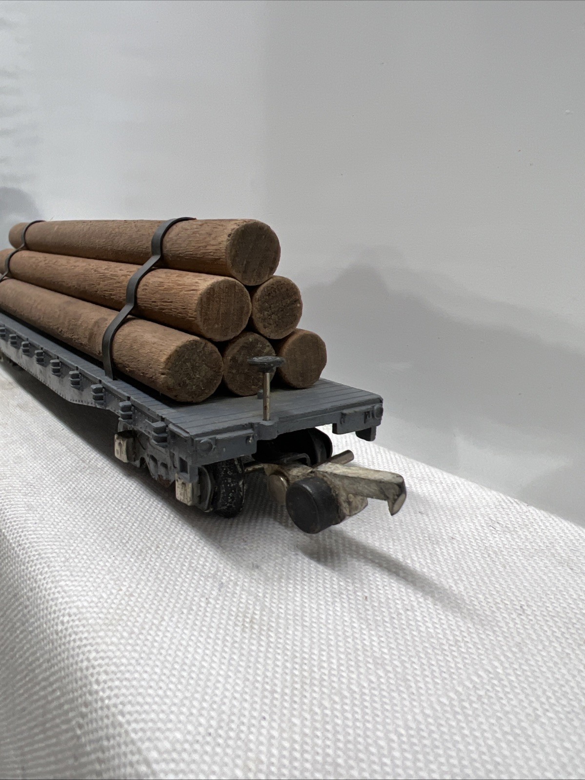 AMERICAN FLYER S Gauge #42597 C&NWRY Flat Car w/ Lumber log Load