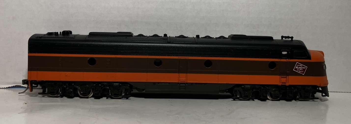 VTG. Rivarossi HO Gauge Milwaukee Road Locomotive (HB)