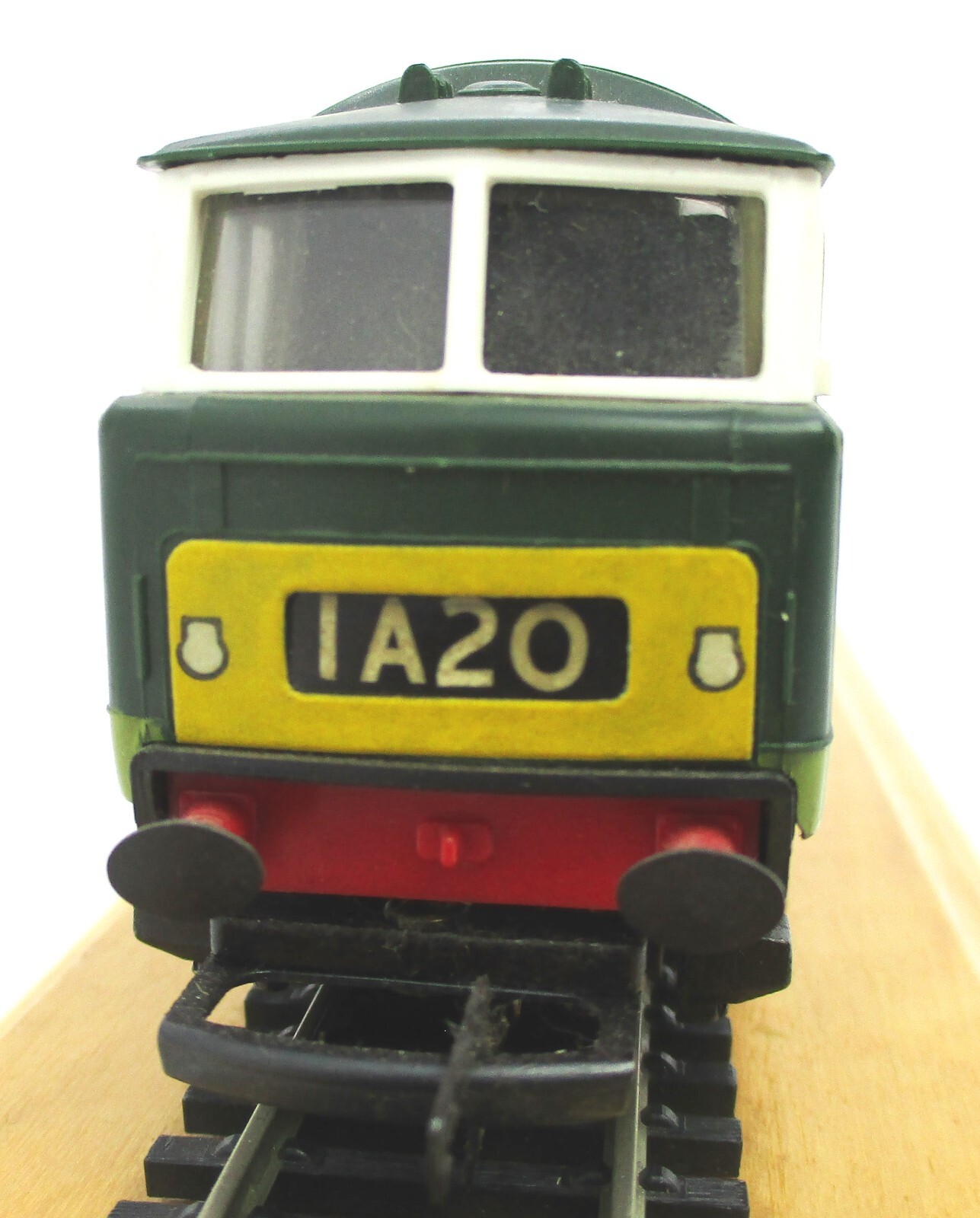 Hornby R758 First Edition Class 35 Hymek BR Green with Paper Yellow Ends Mint