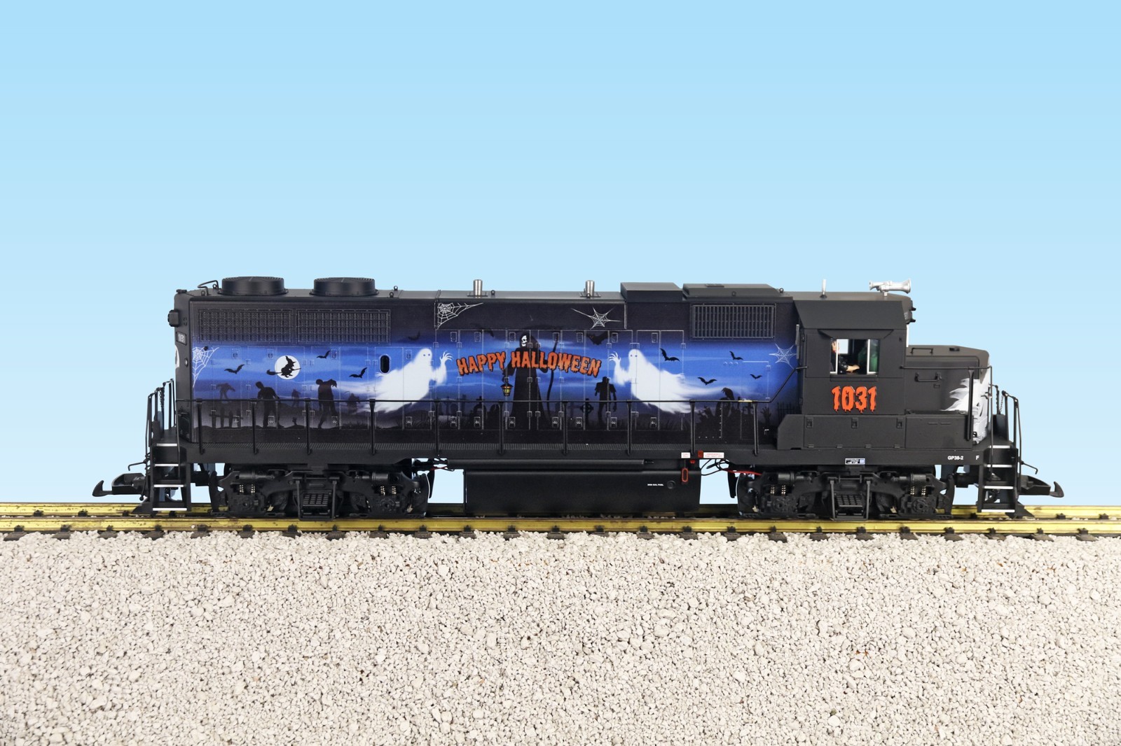 USA Trains G Scale GP38-2 Diesel Loco R22241 HALLOWEEN BLUE/SILVER/BLACK