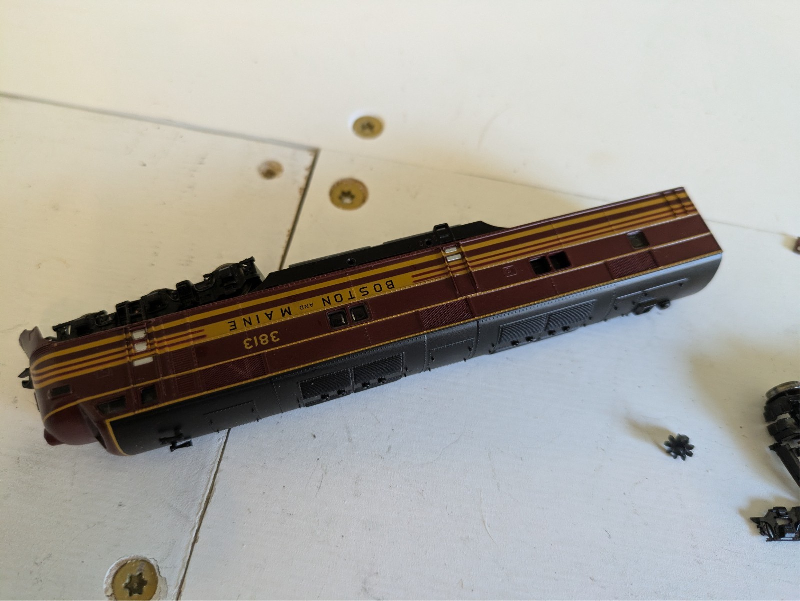 Life Like N Scale E7 Boston Maine 7002 #3813 for parts/repair