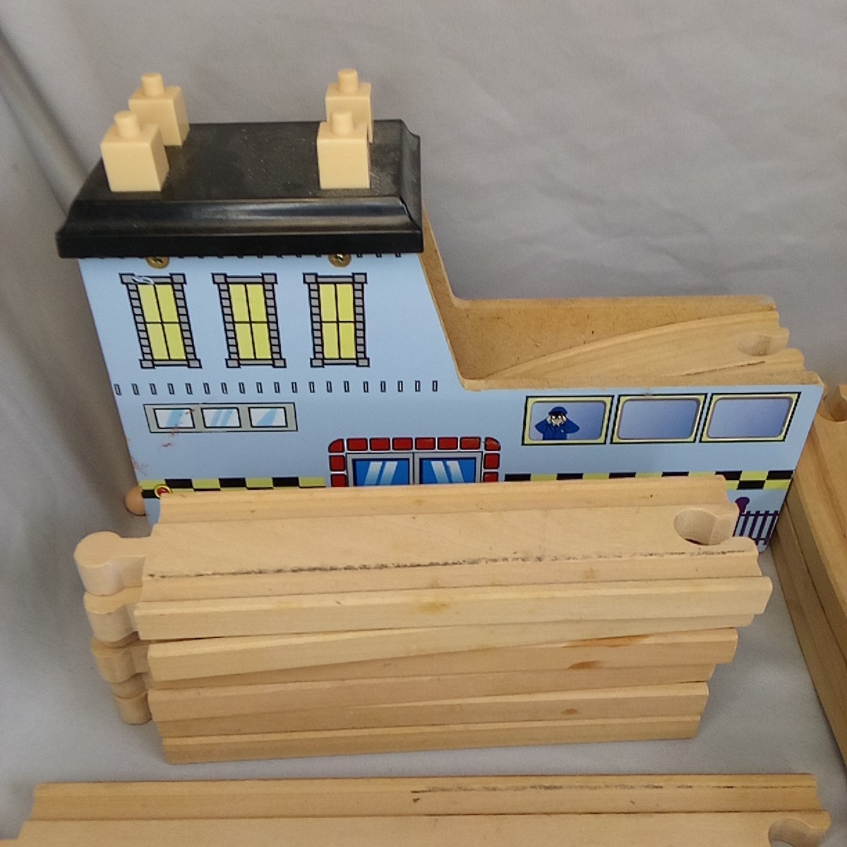 Maison Battat Wooden Railway Train Lot Engines Cars Crane Tressles Track Set