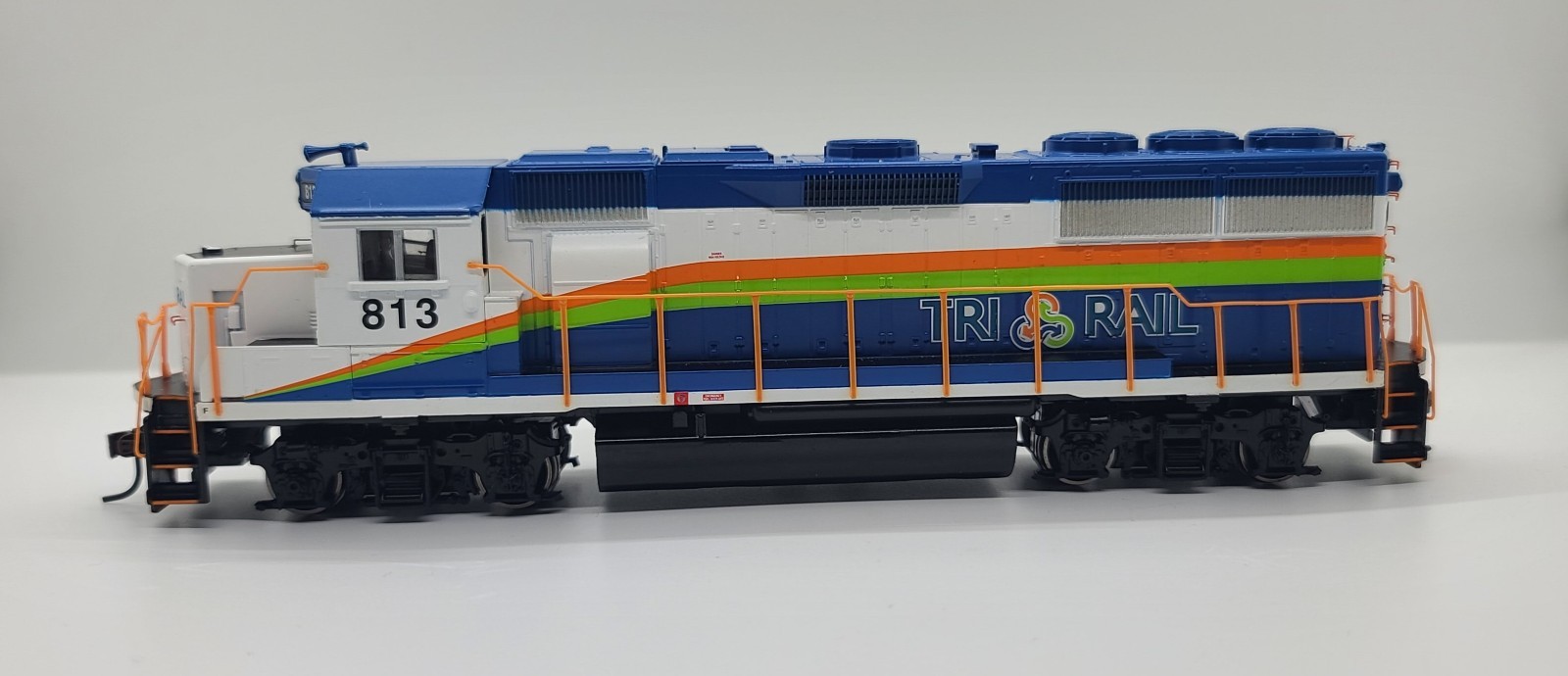 Athearn HO Scale GP50 Tri-Rail #813, Clean Condition