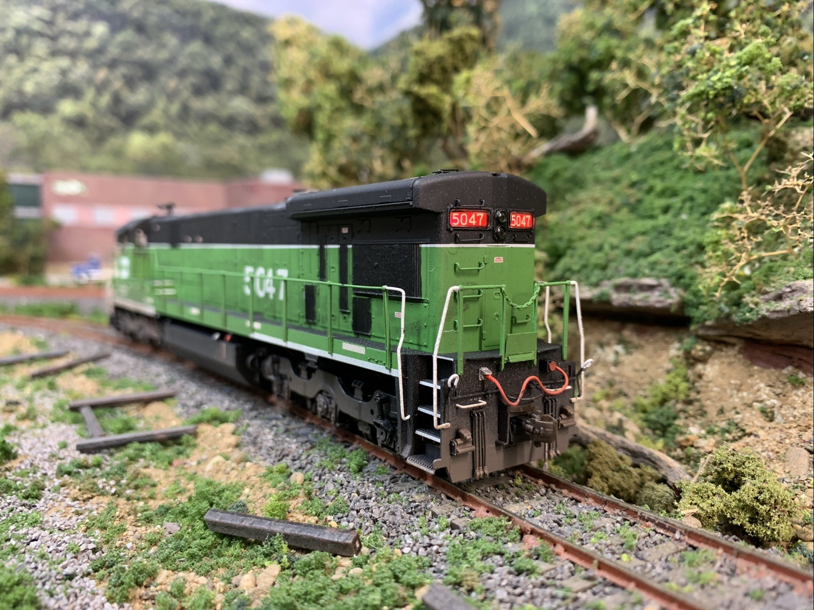 Rapido HO Burlington Northern C33-7 C36-7 #5047 DCC Sound Weathered BN BNSF