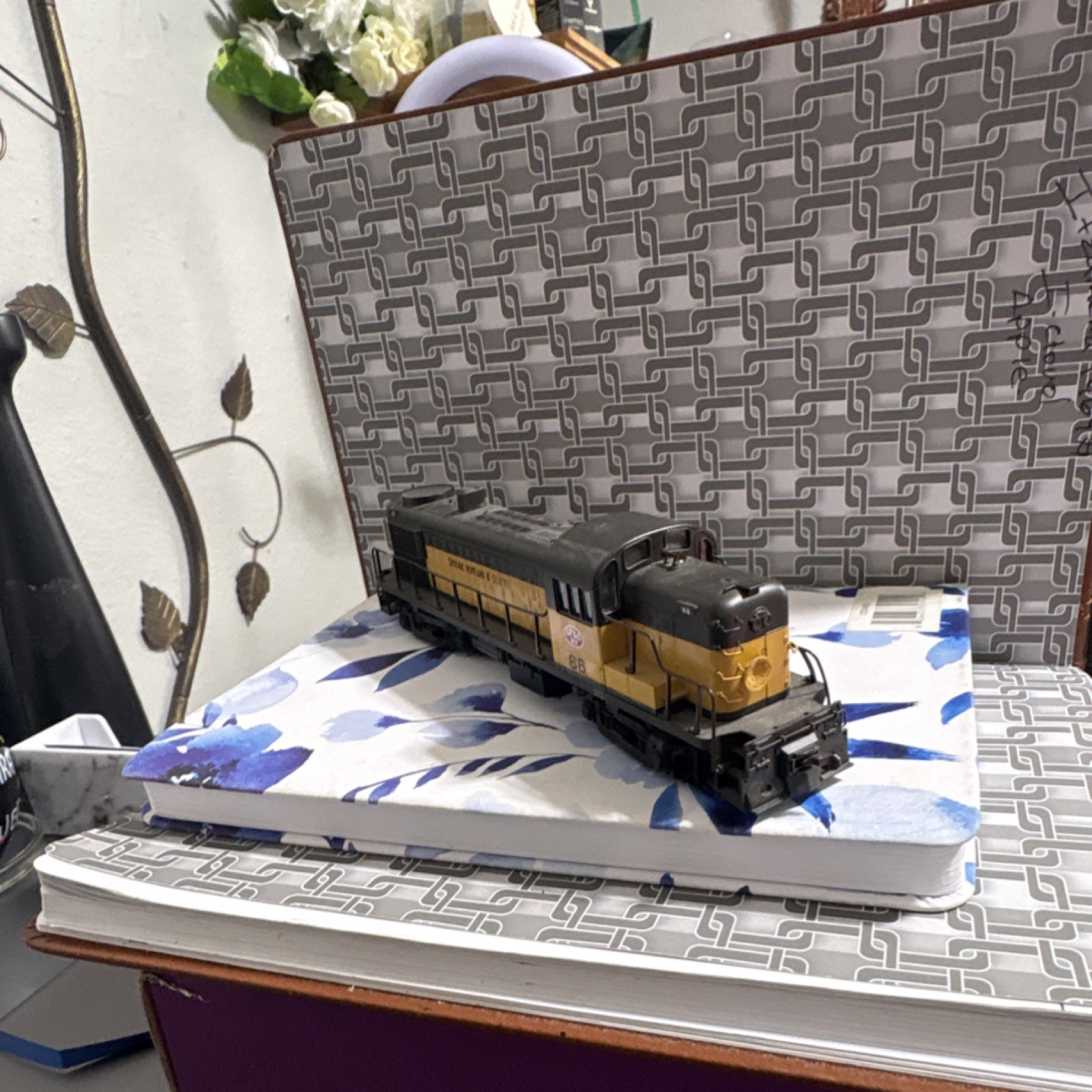 Athearn HO EMD GP9 Diesel Locomotive Spokane Portland & Seattle #66 4330