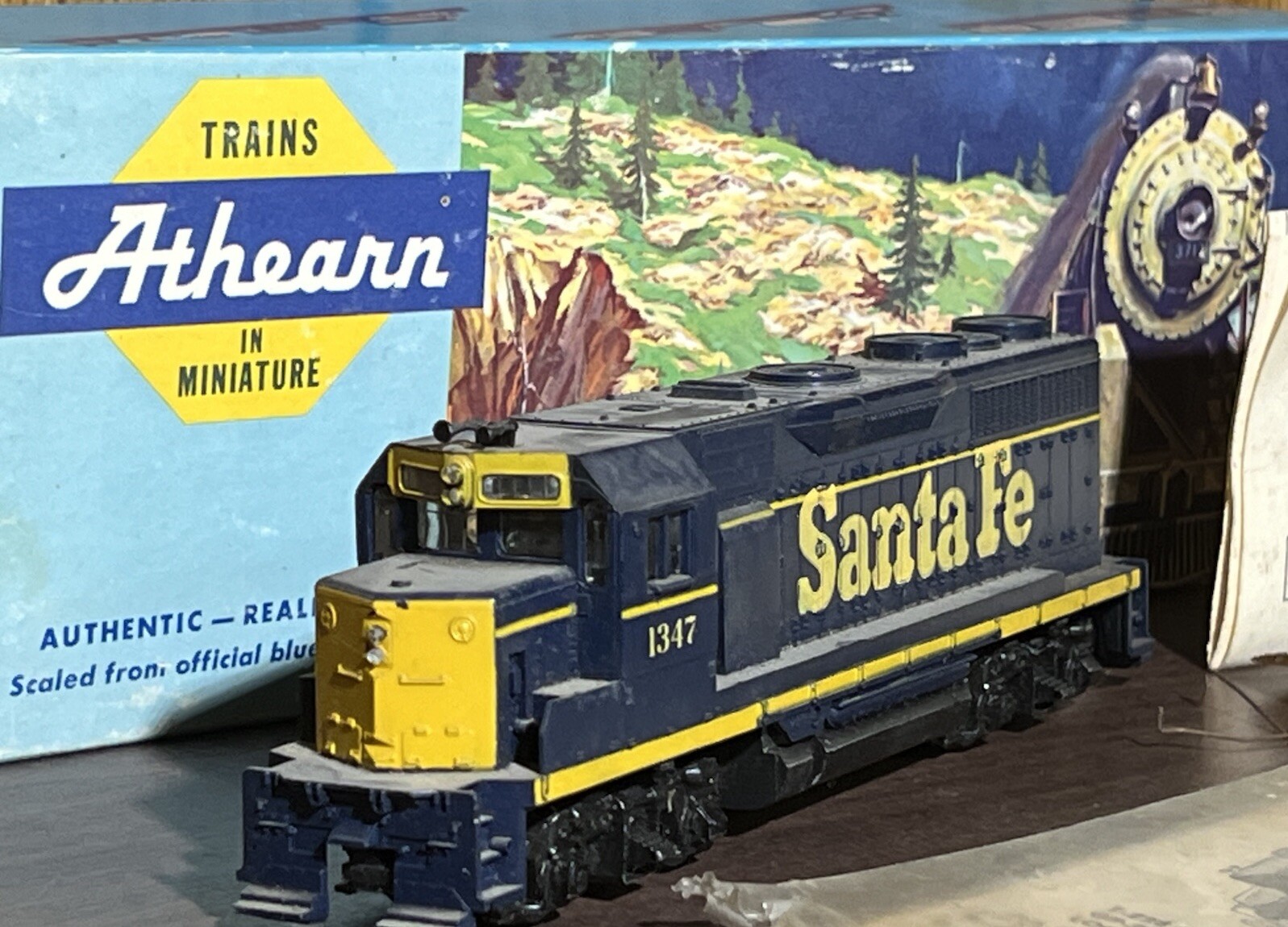 HO Scale Athearn, GP-35 Diesel Locomotive, Santa Fe, Blue, #1400 – 4205 VTG