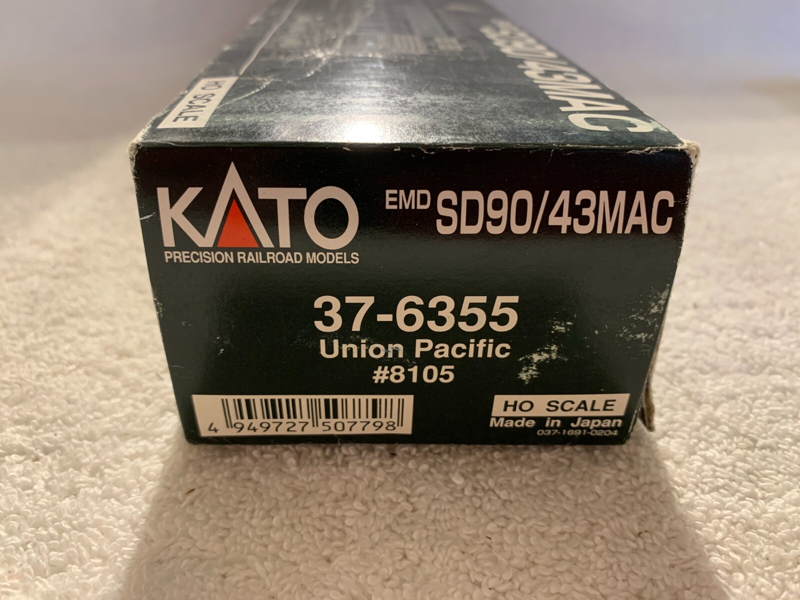 KATO #37-6355 HO Scale Union Pacific EMD SD90/43MAC Diesel Locomotive #8105