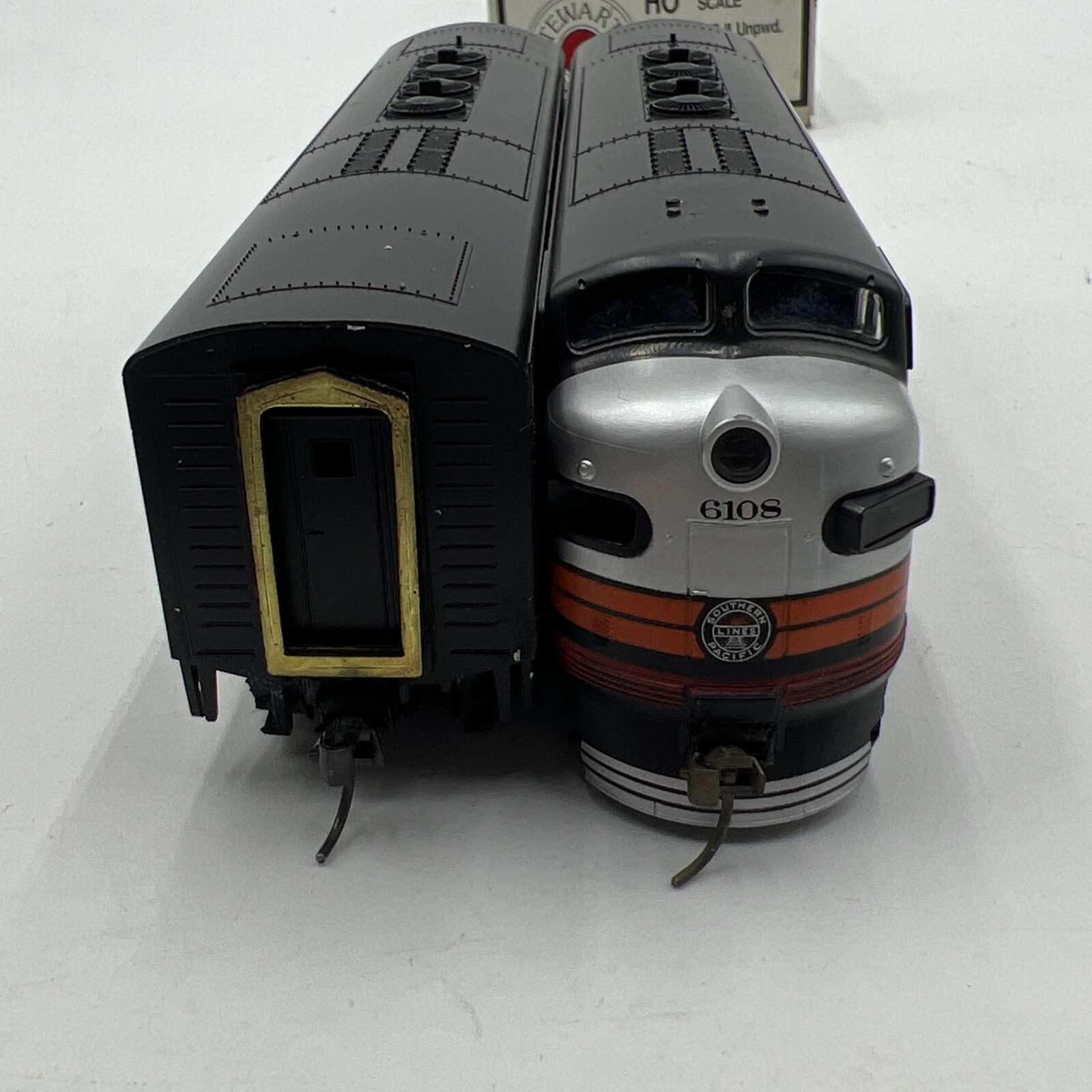 STEWART KATO SOUTHERN PACIFIC F3A POWERED DIESEL LOCOMOTIVE 6108 & F3B DUMMY EUC