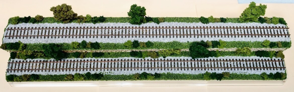 N SCALE 16″ 2-LEVEL TRACK-SUMMER SCENE-DISPLAY CASE -FOR ANY N TRAIN