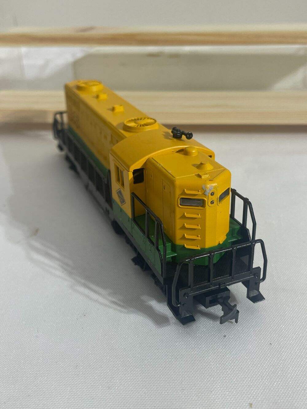 VTG AHM HO GUAGE READING LINES GP-18 LOCOMOTIVE L/N IN BOX!