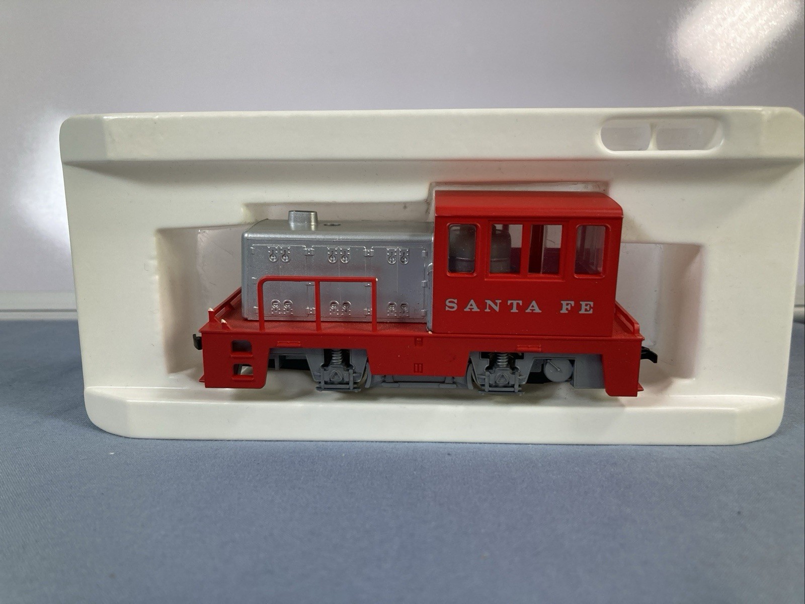 Bachmann Train HO Gauge Model Railroad Santa Fe Switcher Yugoslavia Locomotive
