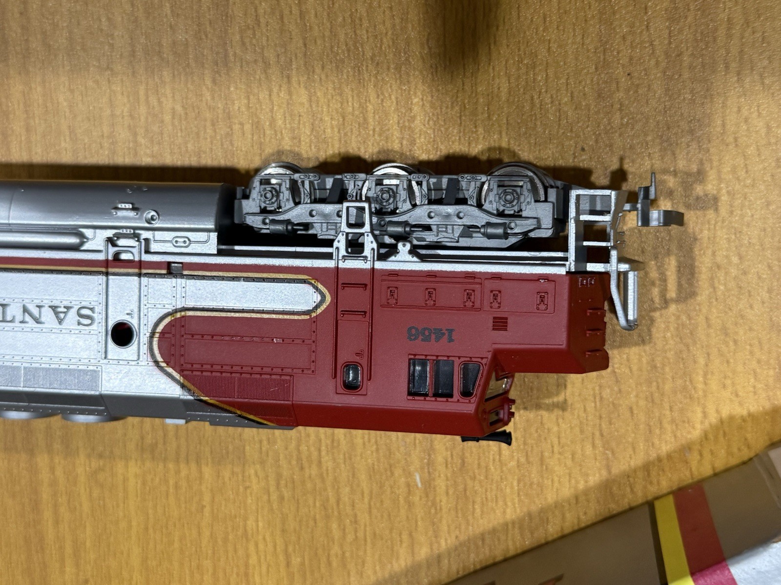 AHM HO SCALE SANTE FE LOCOMOTIVE WITH CABOOSE IN BOX 1981